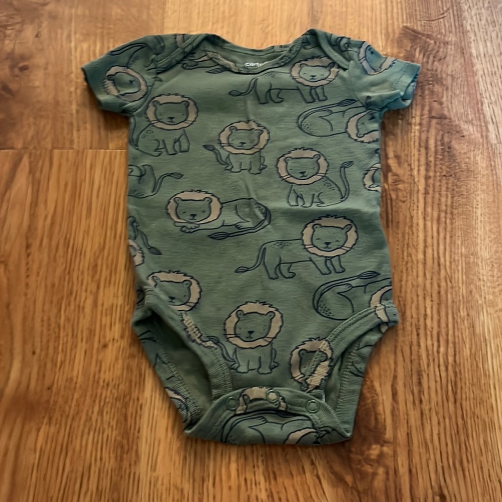 10/$10 Carter’s Green Lion Bodysuit 9m